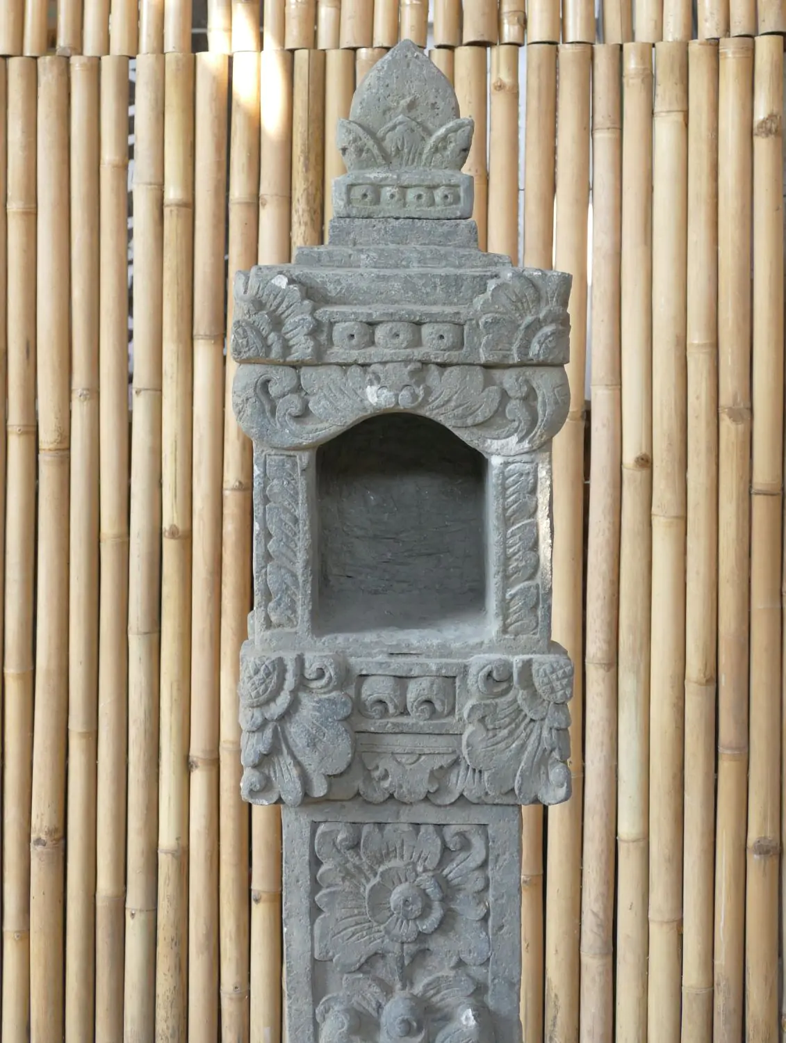  Product image 4 of the product “Balinese shrine Old Style - Made from cement and Taro Sand, 160cm height ”